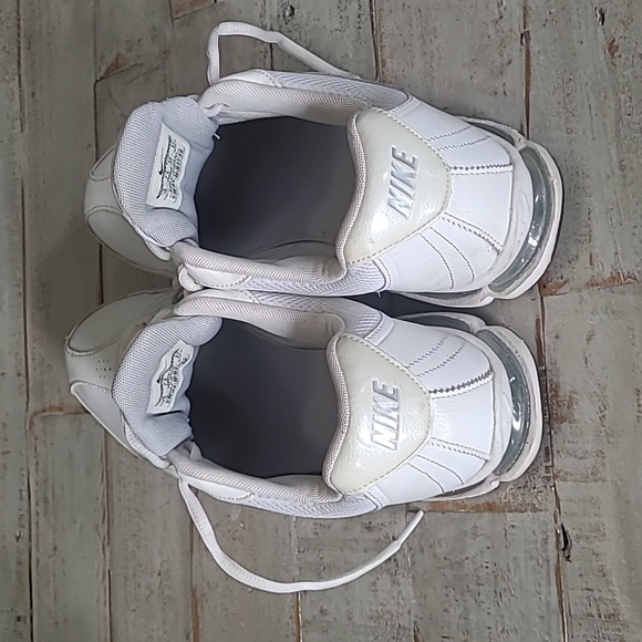 Nike size 10 - Picture 5 of 5